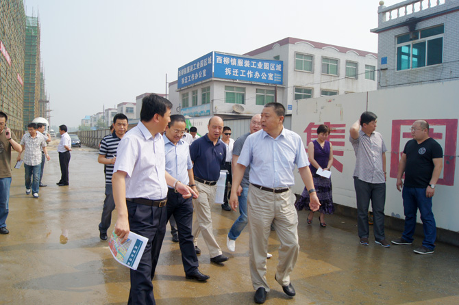 jpg 海城市长一行领导现场指导西柳国贸项目施工建设